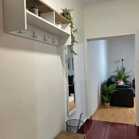 Charming 2 Bedroom Apartment
